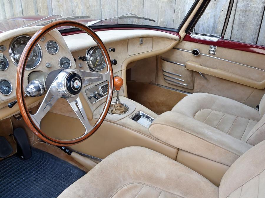 Интерьер Maserati 5000 GT Frua Coupe 1962 года  (фото 9 из 13)